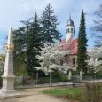 Kirche St. Egidien mit Postmeilensäule in der Stuhlbauerstadt Rabenau, Erholung, Wandern, Tradition, Handwerk, Kurzurlaub