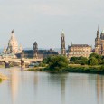 Blick auf die Altstadt von Dresden mit Frauenkirche, Schloss und Hofkirche